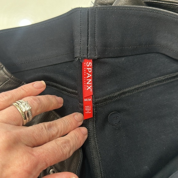 NWOT Spanx Leather Like Skinny Ankle Pant Medium Item# 8M - Picture 8 of 11